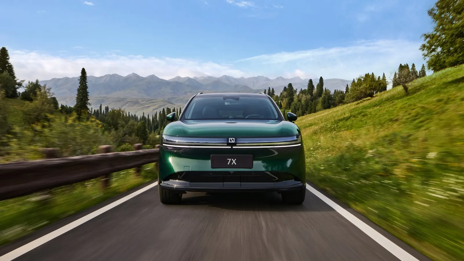 Zeekr 7X verde na estrada